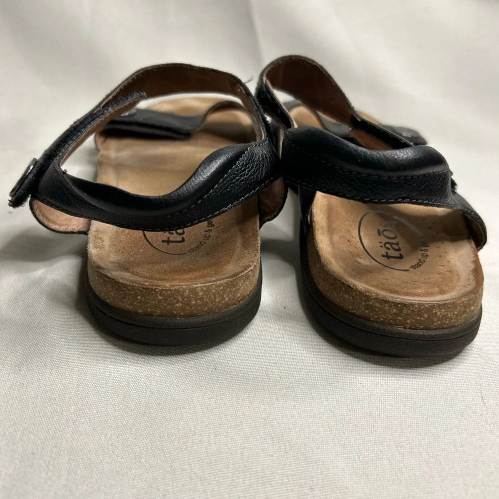 Taos Footwear Black Leather Slingback Sandals with Silver Medallion - Picture 3 of 8